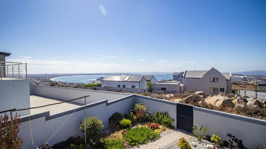 3 Bedroom Property for Sale in Hoogland Western Cape